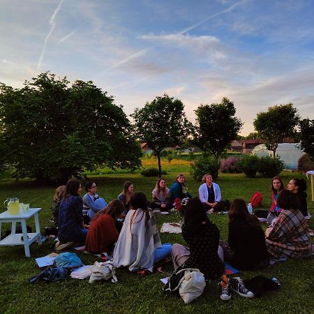 Ethno&Coffee House Tulip Bed & Breakfast Glozan Luaran gambar